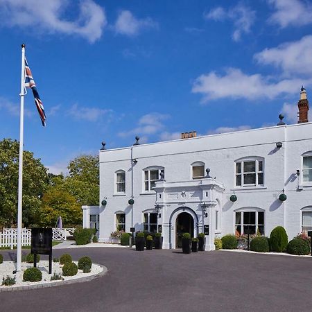 Worldhotels Distinctive Woughton House Hotel Milton Keynes Exterior foto