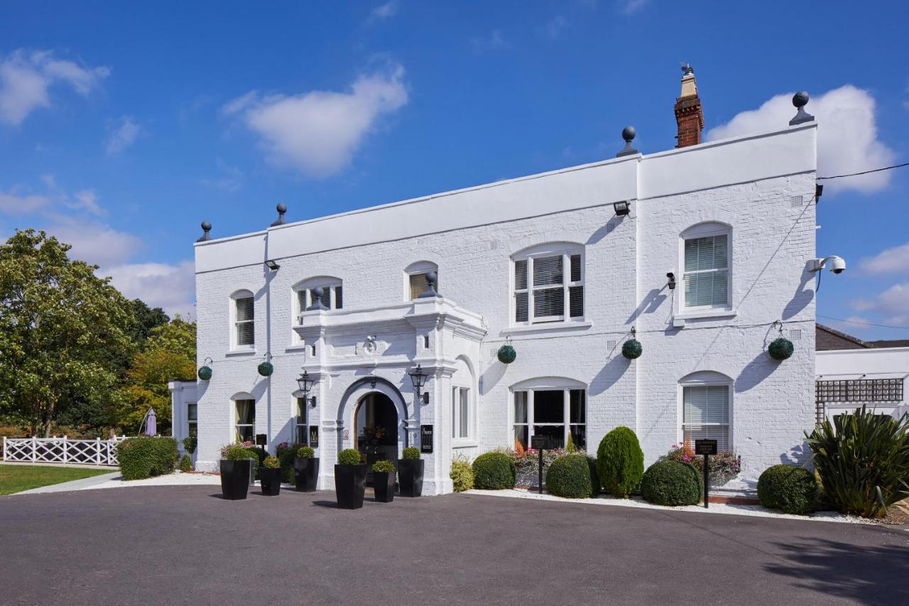 Worldhotels Distinctive Woughton House Hotel Milton Keynes Exterior foto