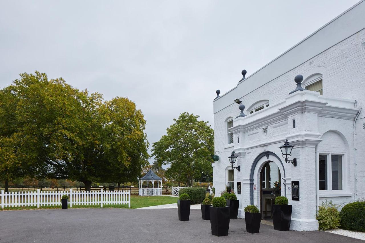 Worldhotels Distinctive Woughton House Hotel Milton Keynes Exterior foto