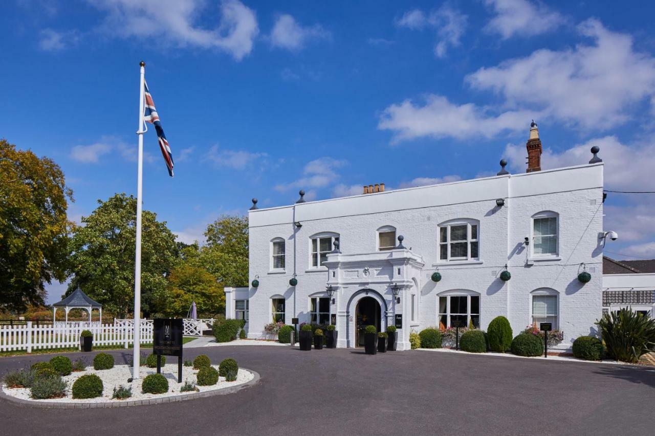 Worldhotels Distinctive Woughton House Hotel Milton Keynes Exterior foto