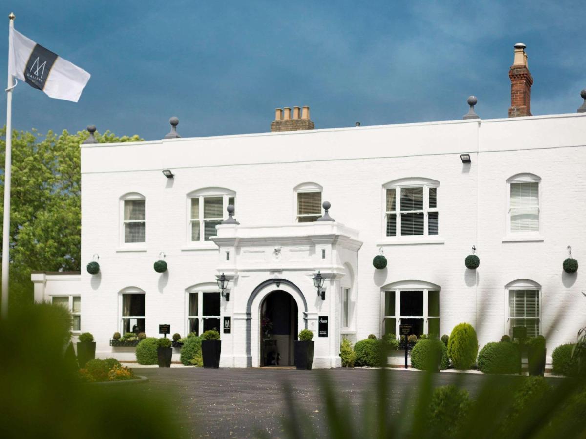 Worldhotels Distinctive Woughton House Hotel Milton Keynes Exterior foto